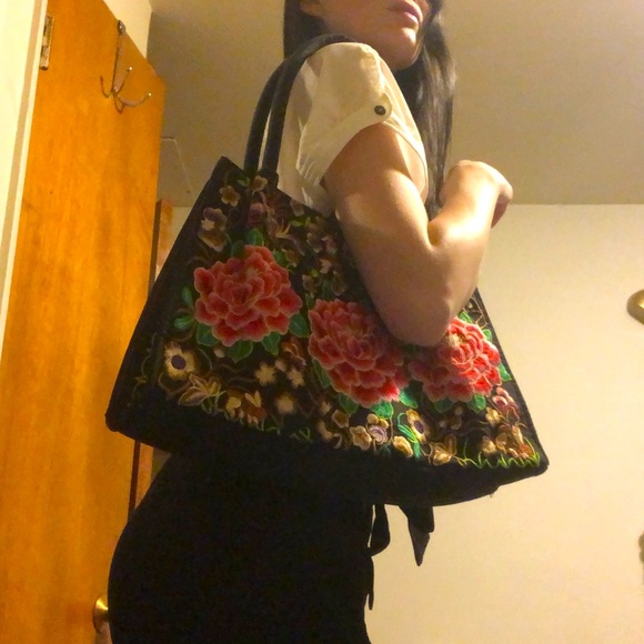 Floral Embroidered Purse - Picture 2 of 4